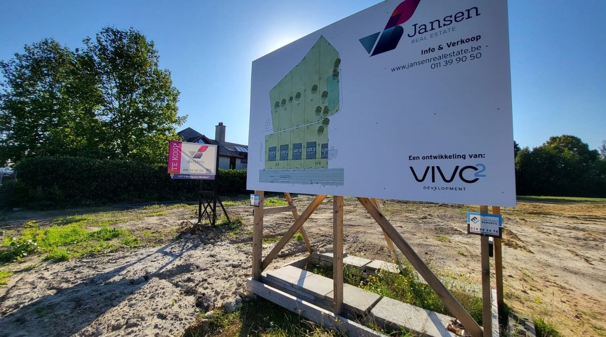 Verkaveling Neeroeteren met woningen en bouwgronden